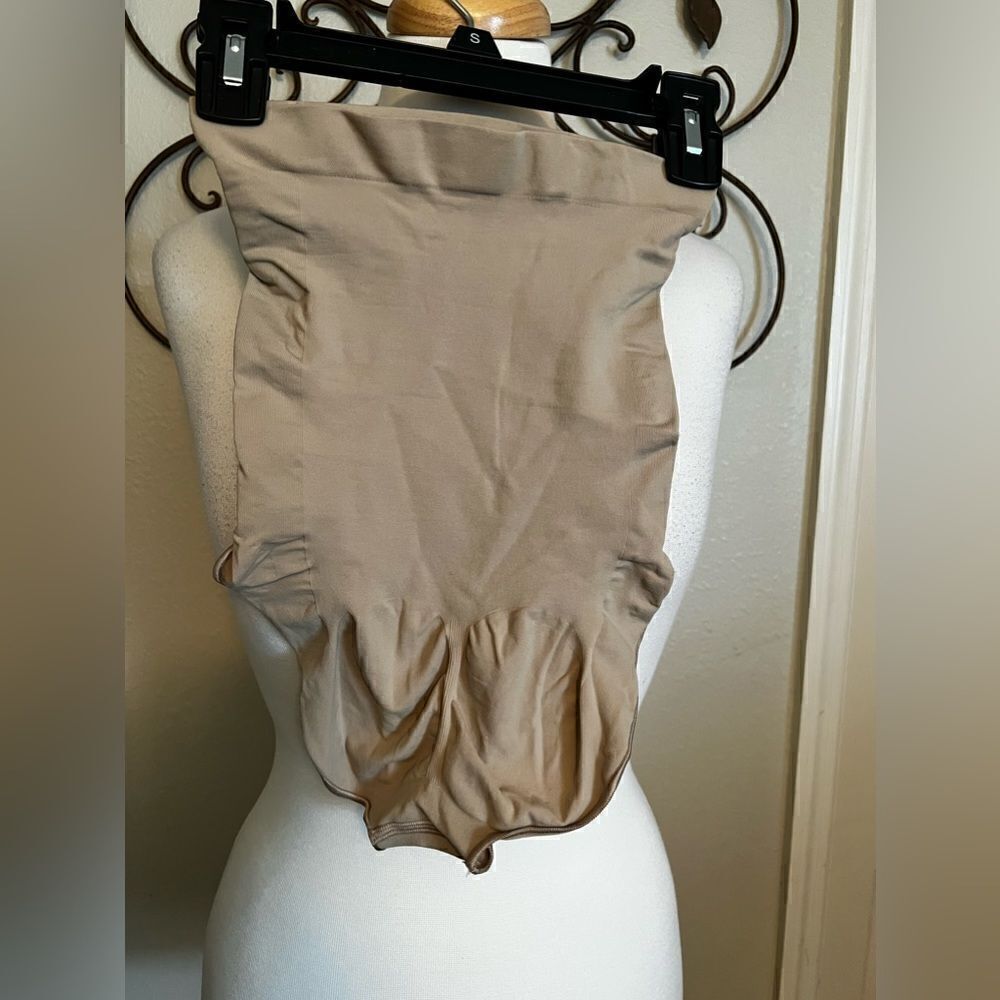 BNWOT SKIMS EVERYDAY SCULPTING HIGH-WAISTED BRIEF SIZE SMALL - Picture 8 of 8